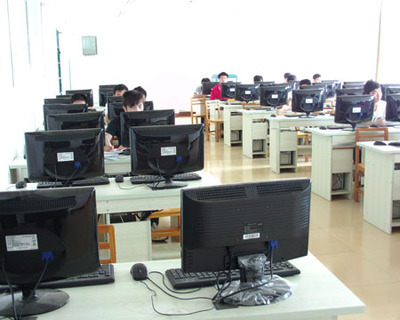 廣西經(jīng)濟職業(yè)學(xué)院計算機應(yīng)用技術(shù)(計算機多媒體方向) 培養(yǎng)數(shù)字時代創(chuàng)意與技術(shù)融合的復(fù)合型人才
